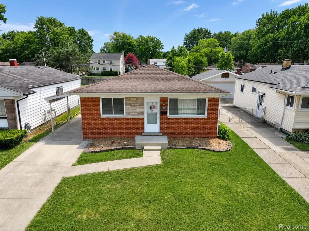 23012 Allor Street St. Clair Shores City MI 48082