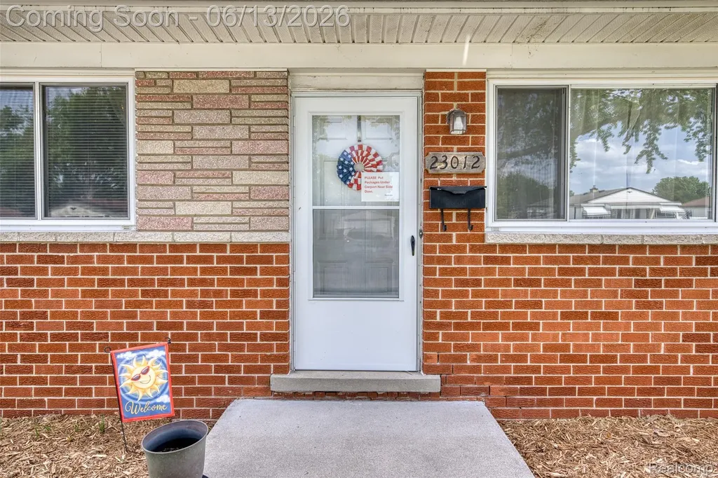 23012 Allor Street St. Clair Shores City MI 48082