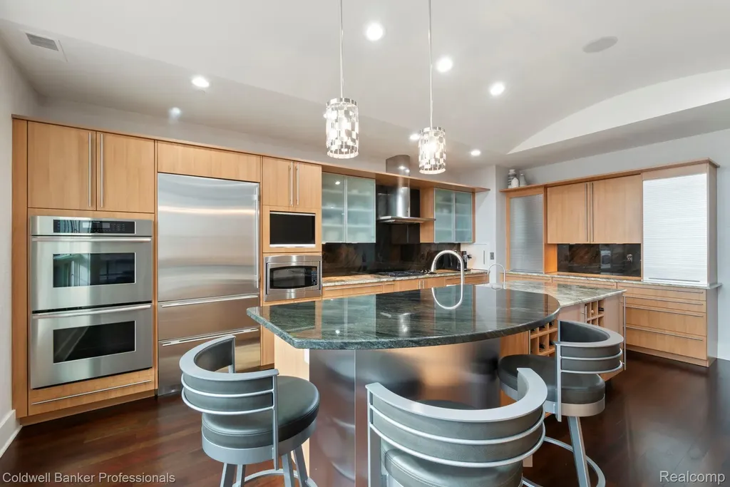 801 W Ann Arbor Trail Plymouth City MI 48170