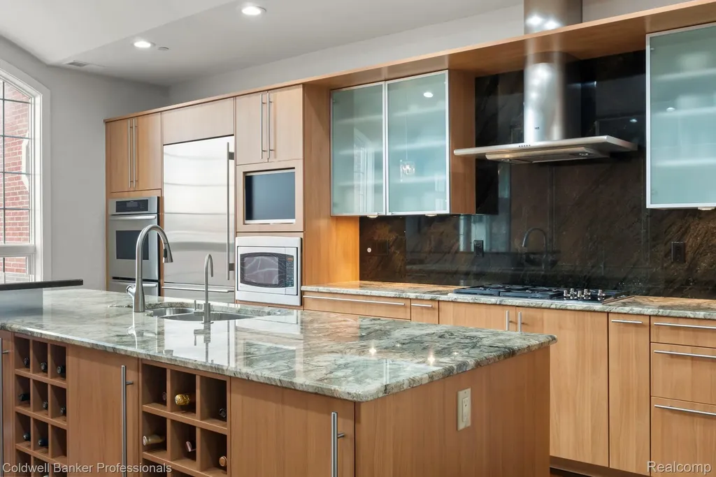 801 W Ann Arbor Trail Plymouth City MI 48170