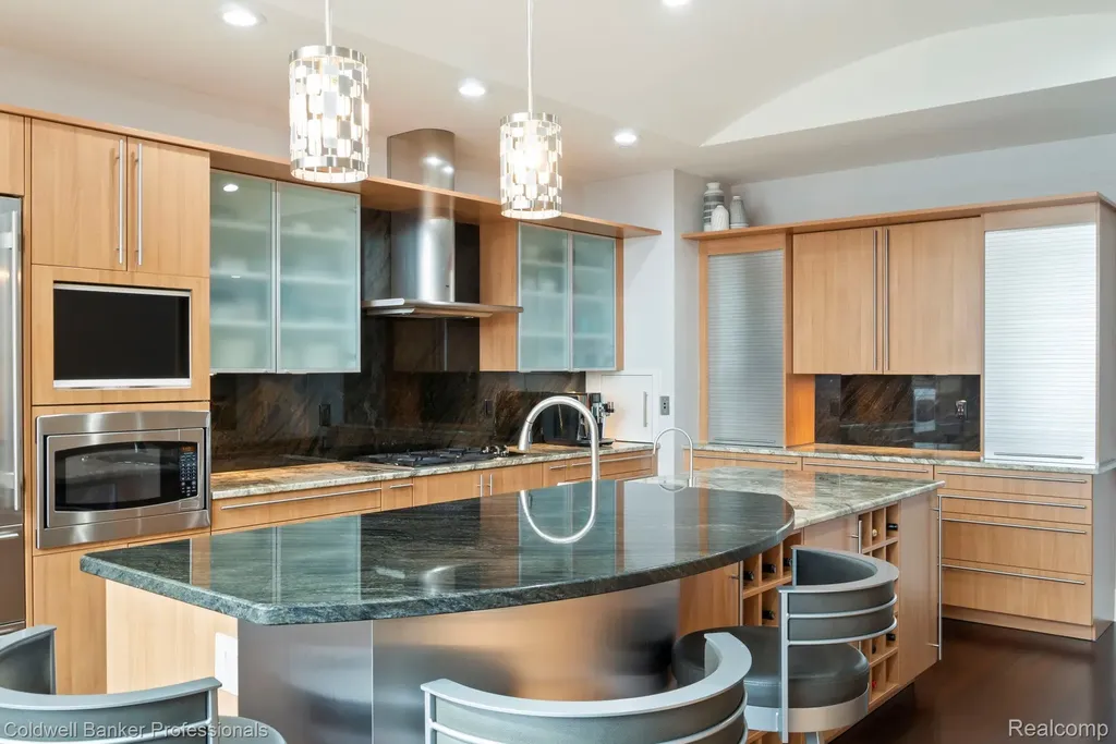 801 W Ann Arbor Trail Plymouth City MI 48170