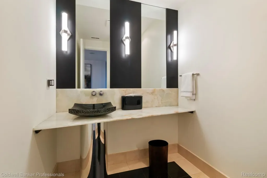 801 W Ann Arbor Trail Plymouth City MI 48170