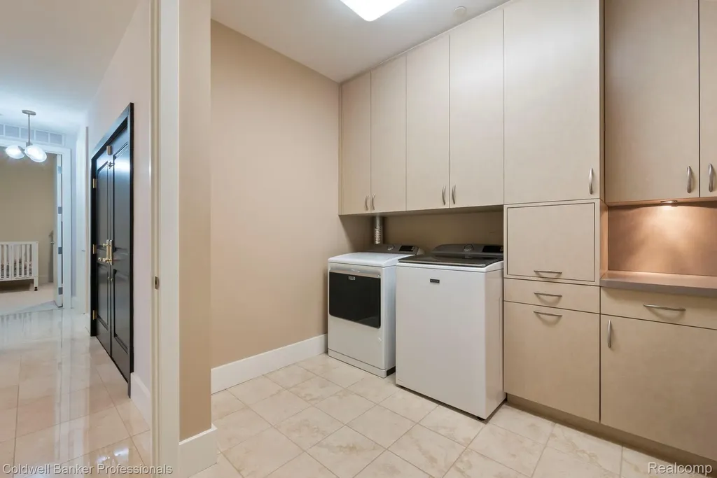801 W Ann Arbor Trail Plymouth City MI 48170