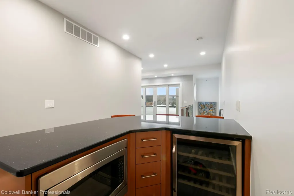 801 W Ann Arbor Trail Plymouth City MI 48170