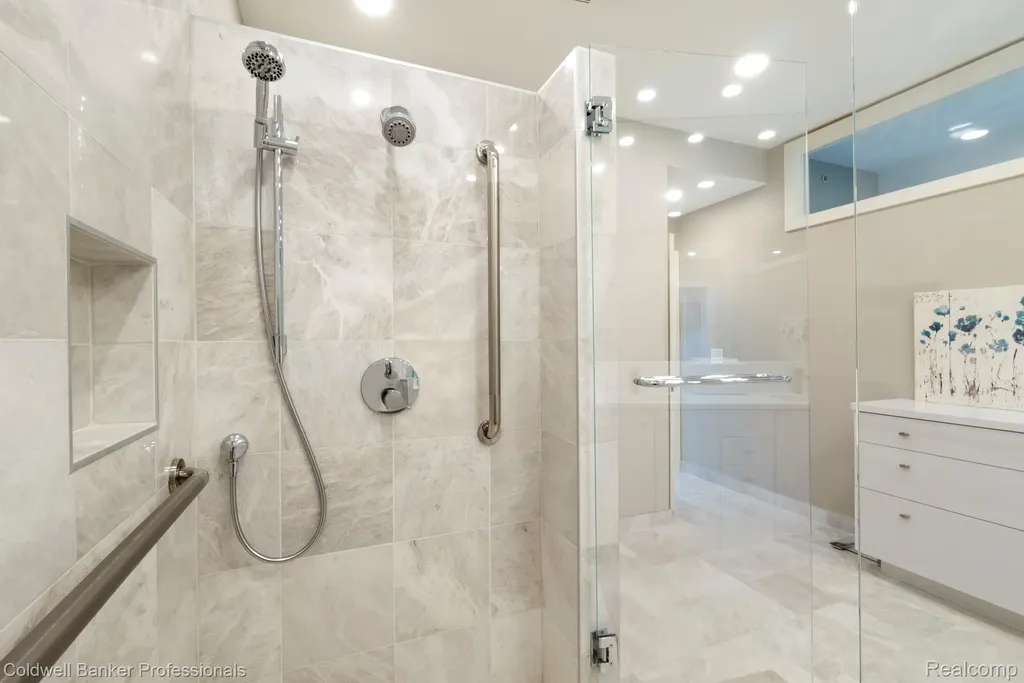 801 W Ann Arbor Trail Plymouth City MI 48170
