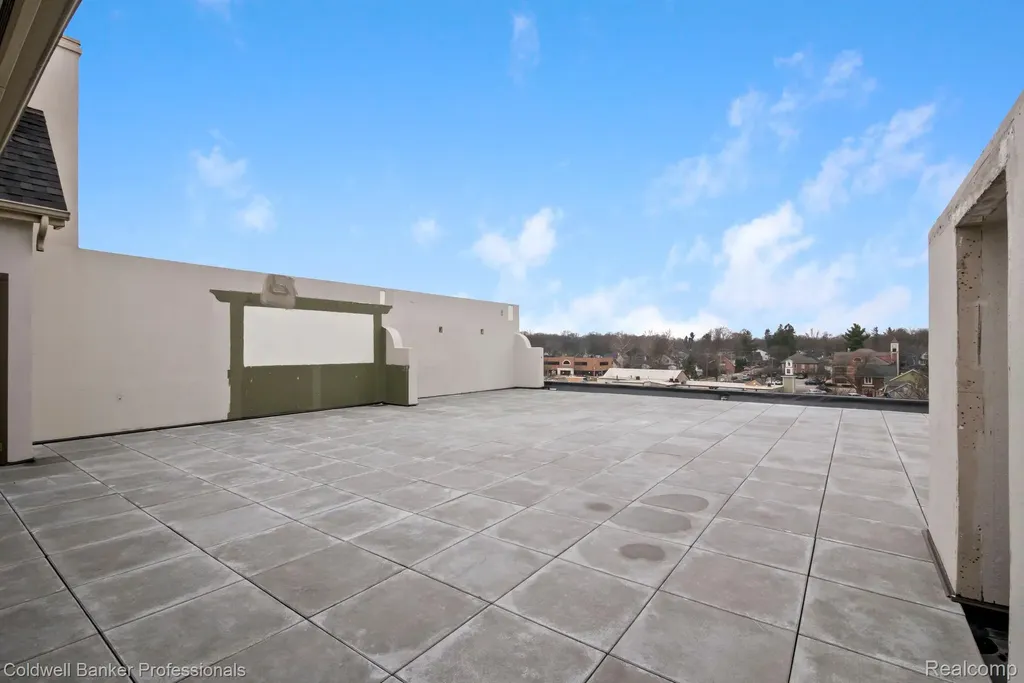 801 W Ann Arbor Trail Plymouth City MI 48170