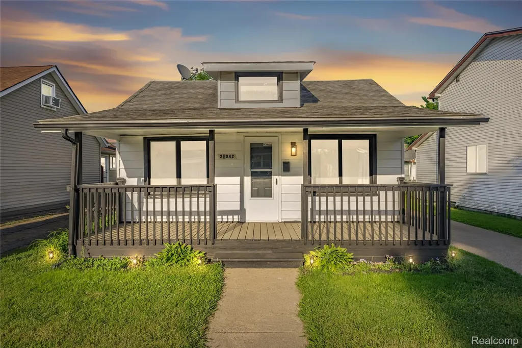 28042 Maple Street Roseville City MI 48066