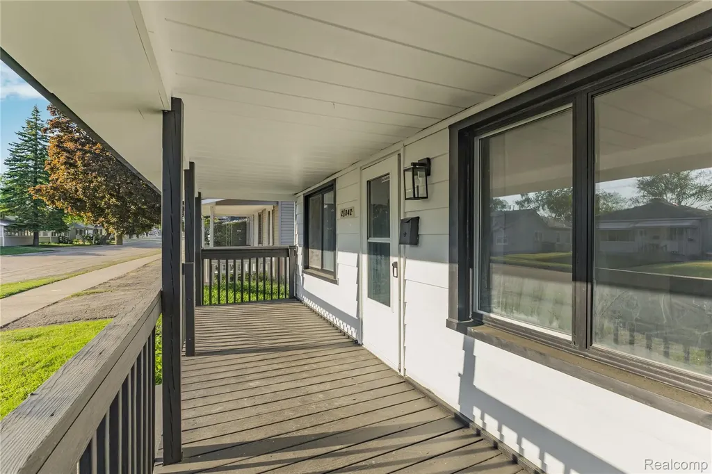 28042 Maple Street Roseville City MI 48066