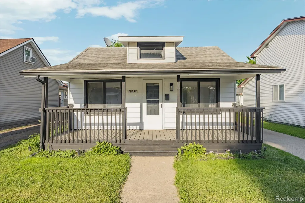 28042 Maple Street Roseville City MI 48066