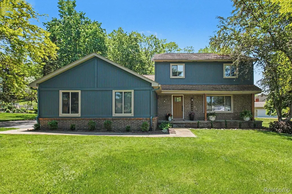 6480 Grand Circle Drive Genoa Township MI 48116