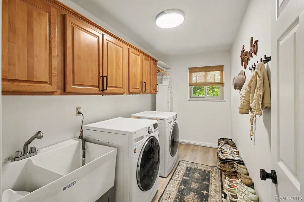 6480 Grand Circle Drive Genoa Township MI 48116
