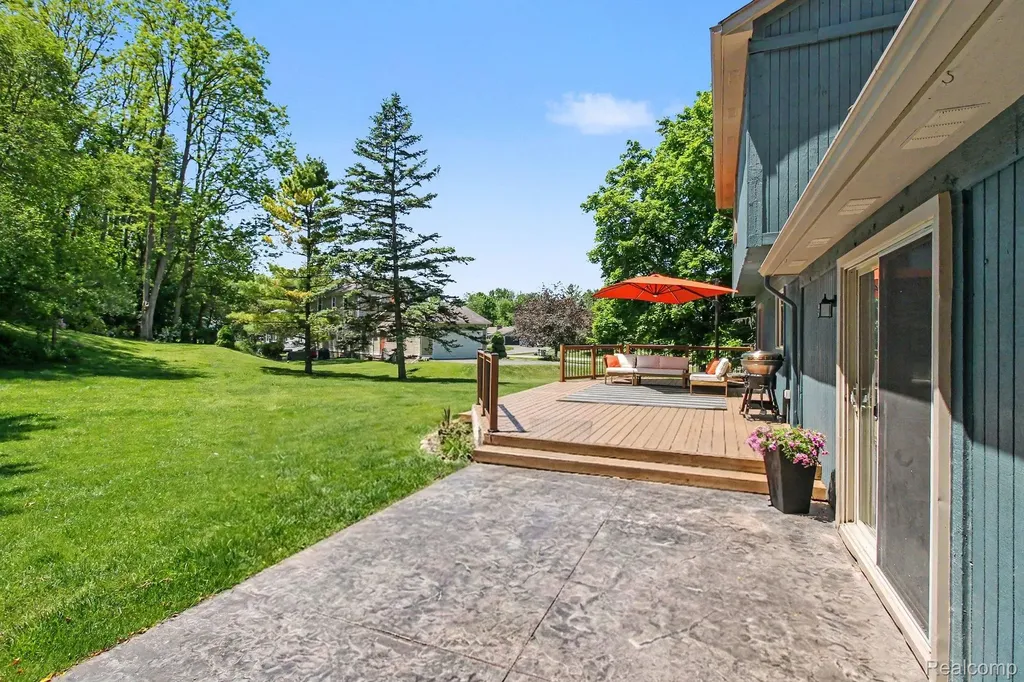 6480 Grand Circle Drive Genoa Township MI 48116