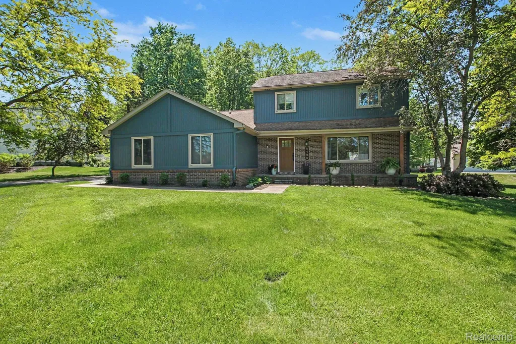 6480 Grand Circle Drive Genoa Township MI 48116