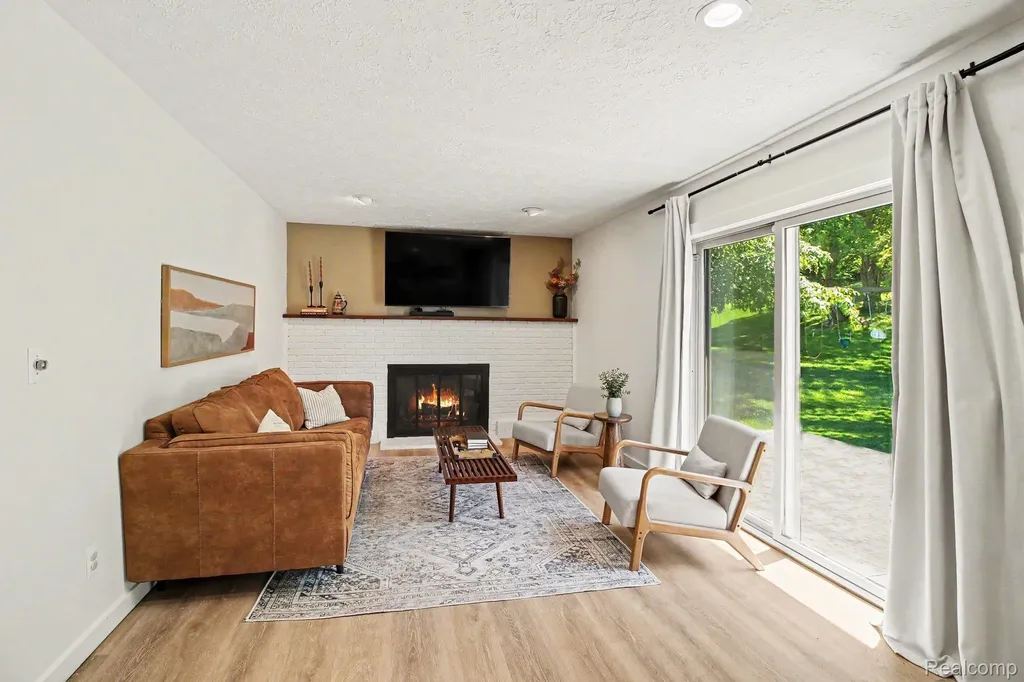 6480 Grand Circle Drive Genoa Township MI 48116