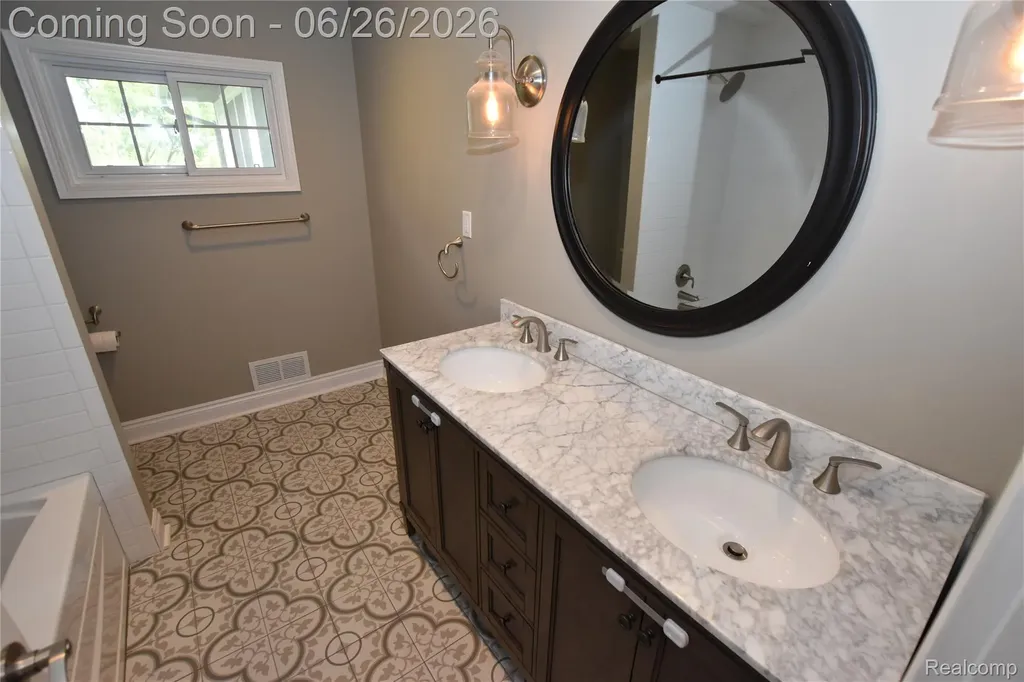 9497 Ellis Road Springfield Charter Township MI 48348
