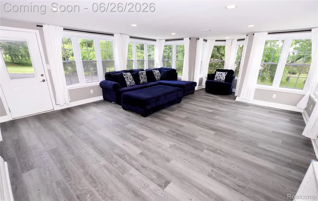 9497 Ellis Road Springfield Charter Township MI 48348