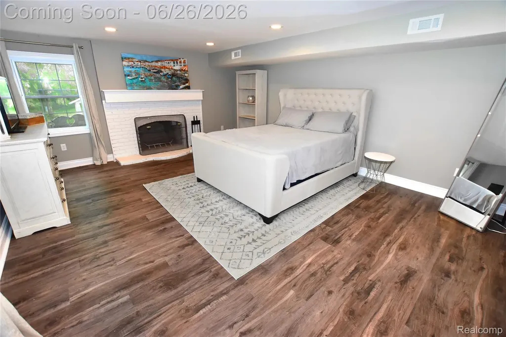 9497 Ellis Road Springfield Charter Township MI 48348