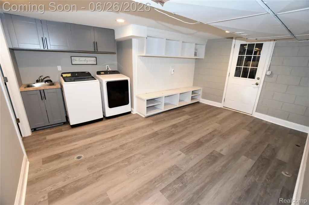 9497 Ellis Road Springfield Charter Township MI 48348