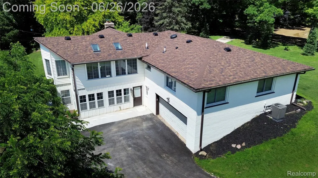9497 Ellis Road Springfield Charter Township MI 48348