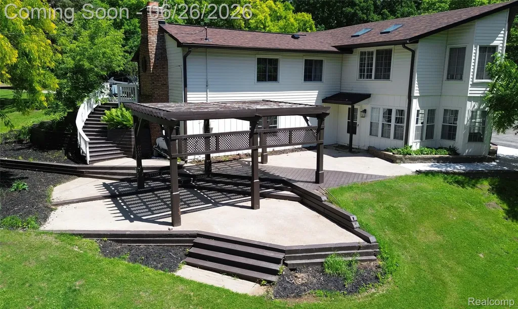 9497 Ellis Road Springfield Charter Township MI 48348