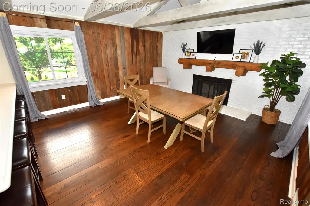 9497 Ellis Road Springfield Charter Township MI 48348