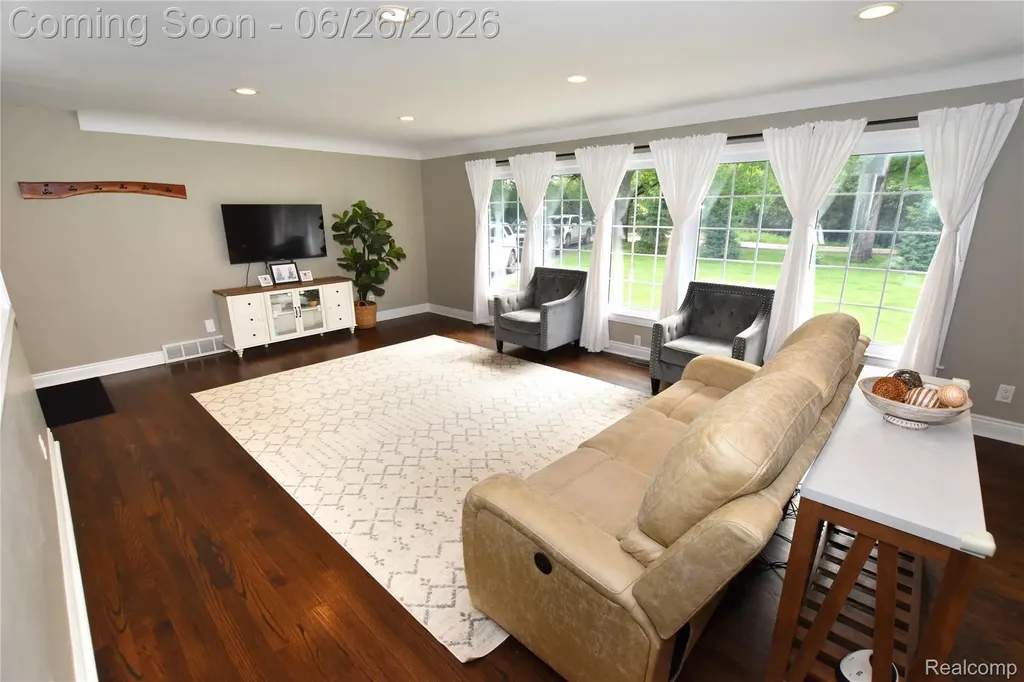 9497 Ellis Road Springfield Charter Township MI 48348