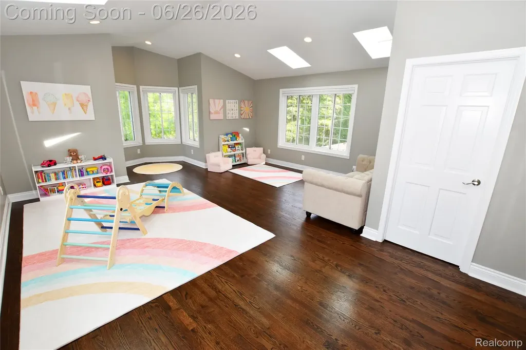 9497 Ellis Road Springfield Charter Township MI 48348