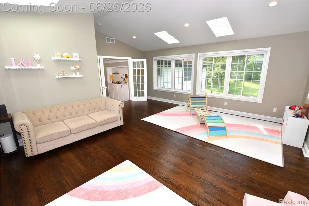 9497 Ellis Road Springfield Charter Township MI 48348