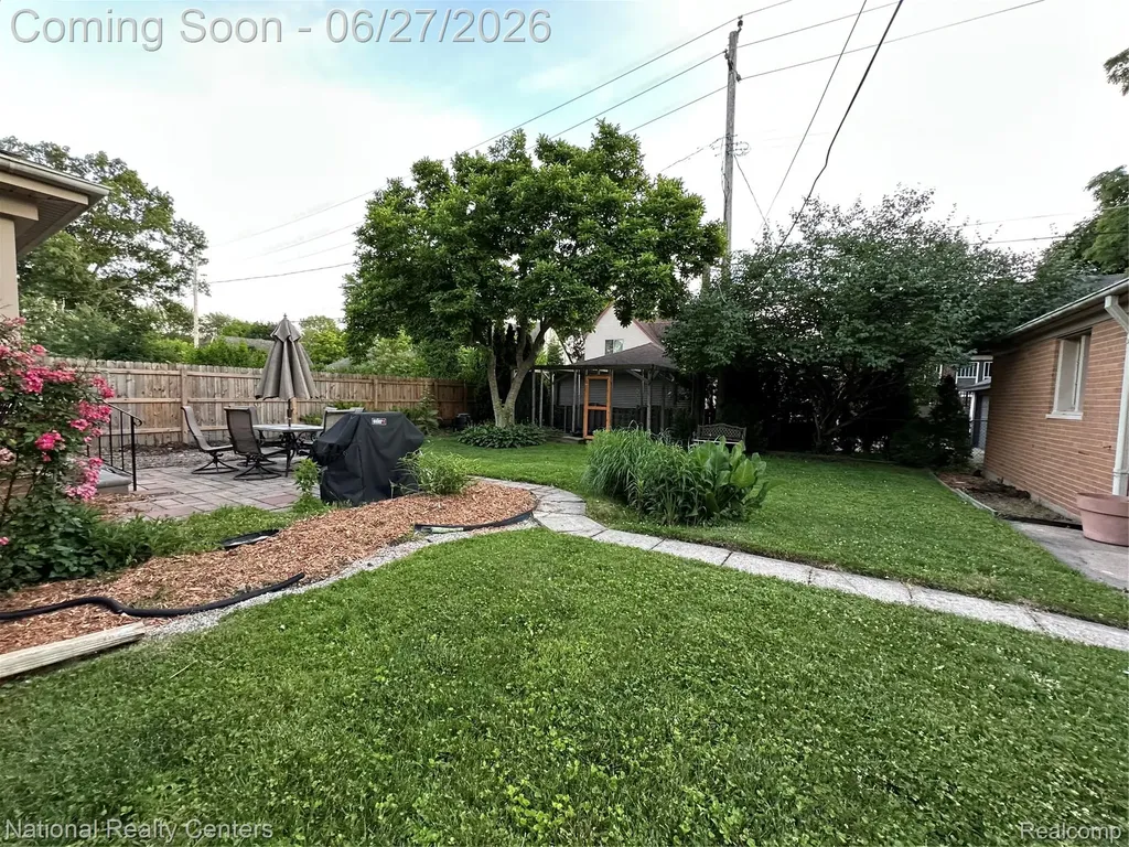 821 Pemberton Road Grosse Pointe Park City MI 48230