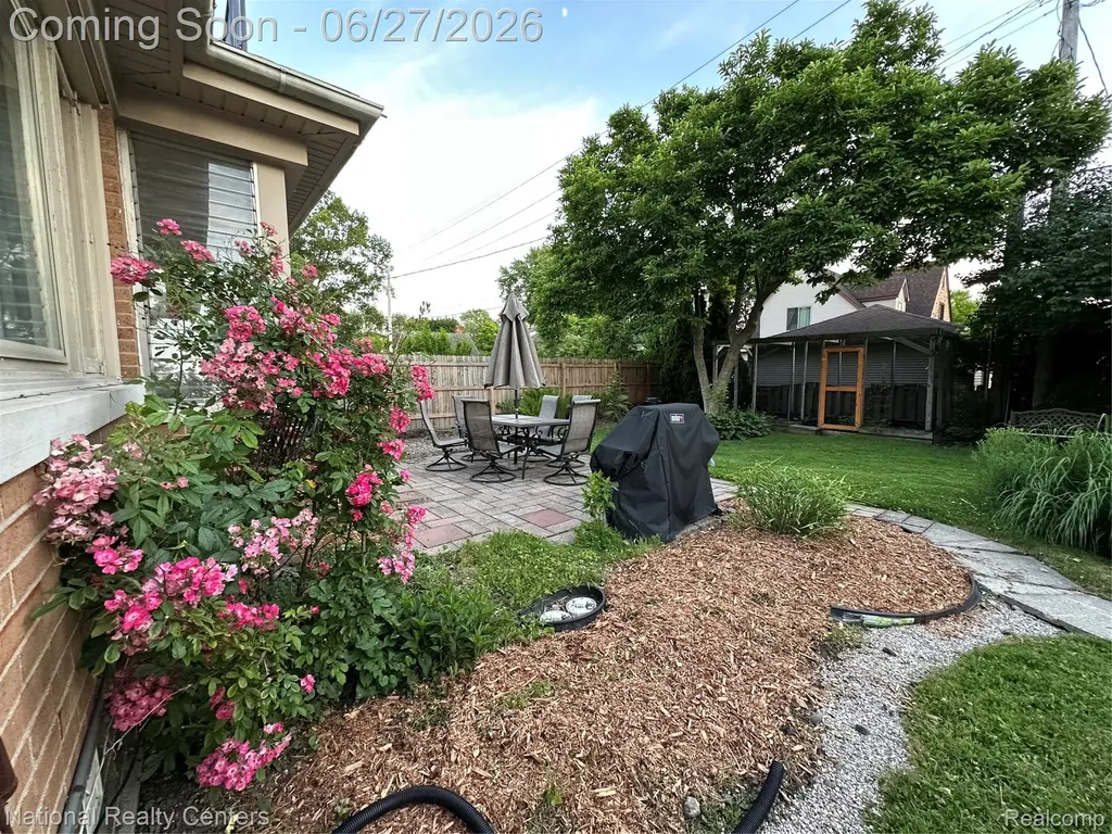 821 Pemberton Road Grosse Pointe Park City MI 48230