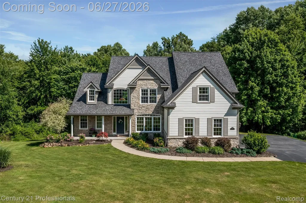 8928 Wild Iris Court Springfield Charter Township MI 48350