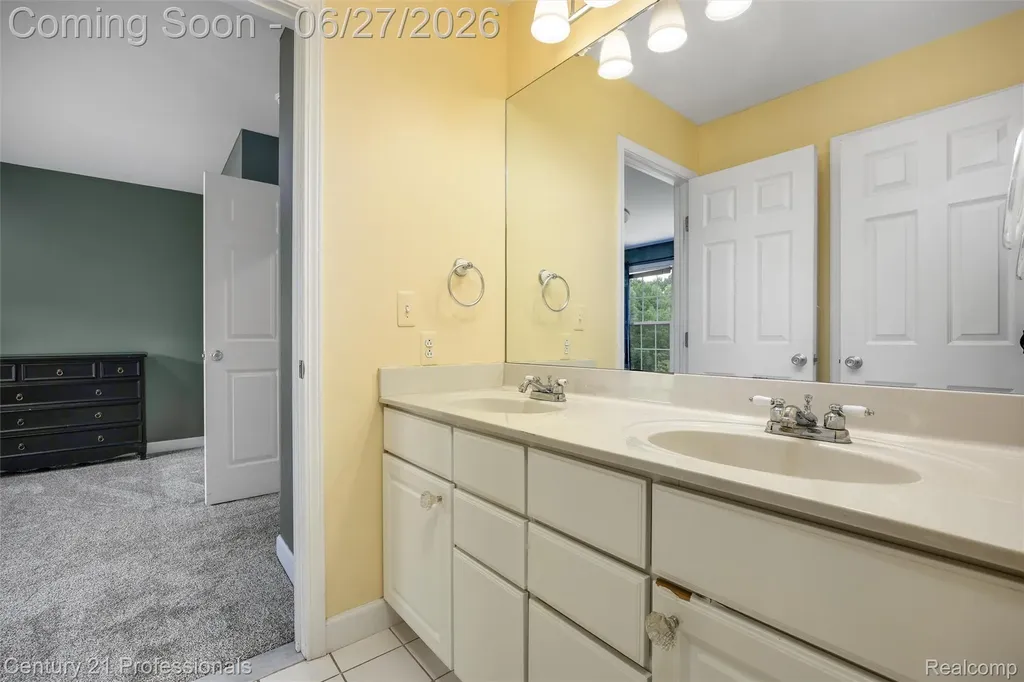 8928 Wild Iris Court Springfield Charter Township MI 48350