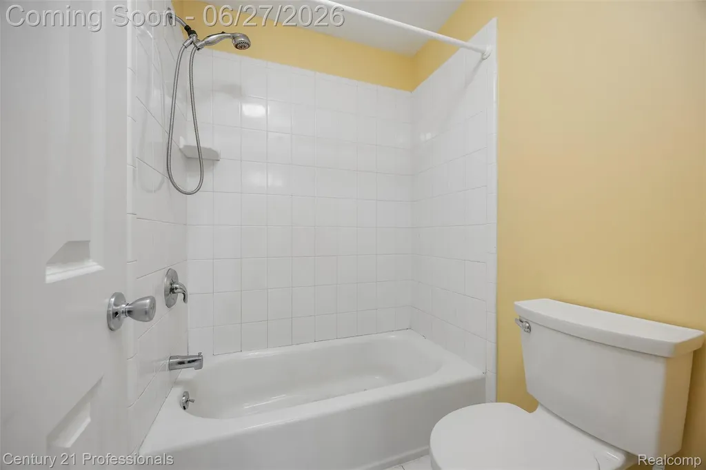 8928 Wild Iris Court Springfield Charter Township MI 48350