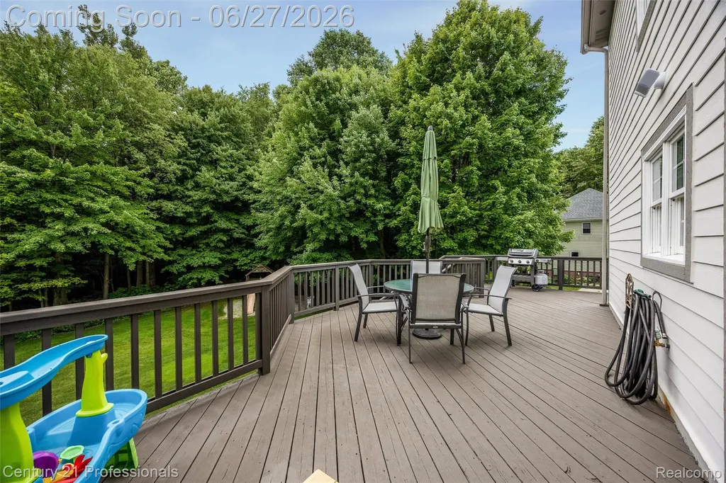 8928 Wild Iris Court Springfield Charter Township MI 48350