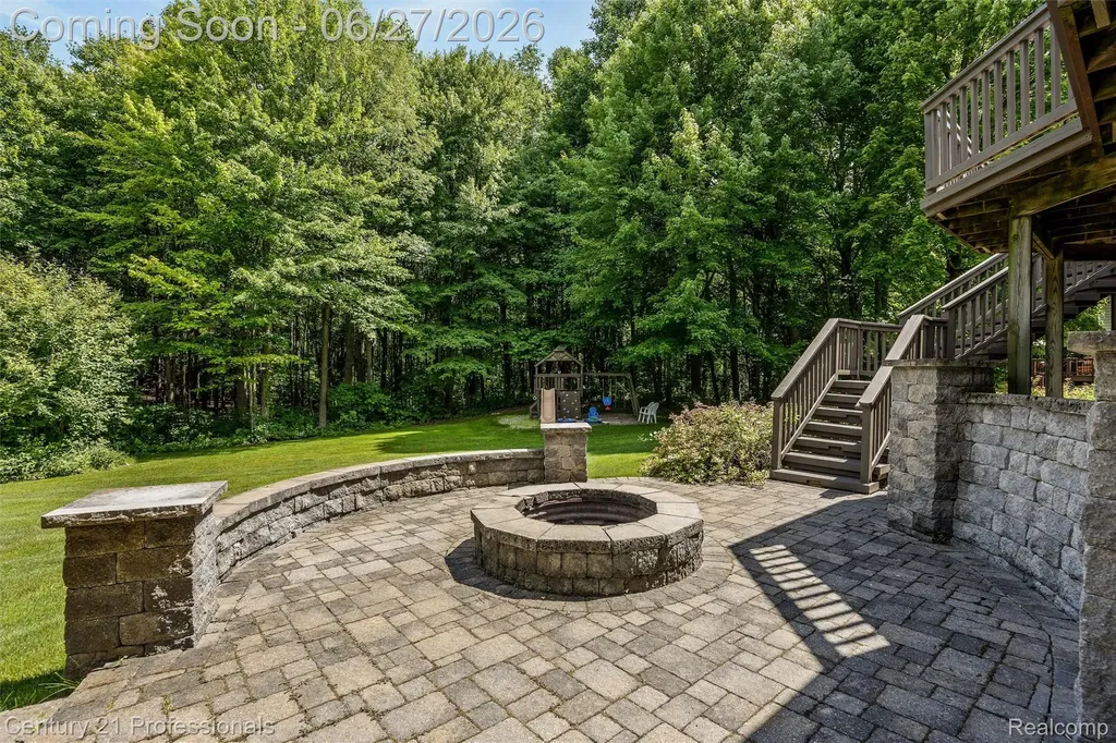 8928 Wild Iris Court Springfield Charter Township MI 48350