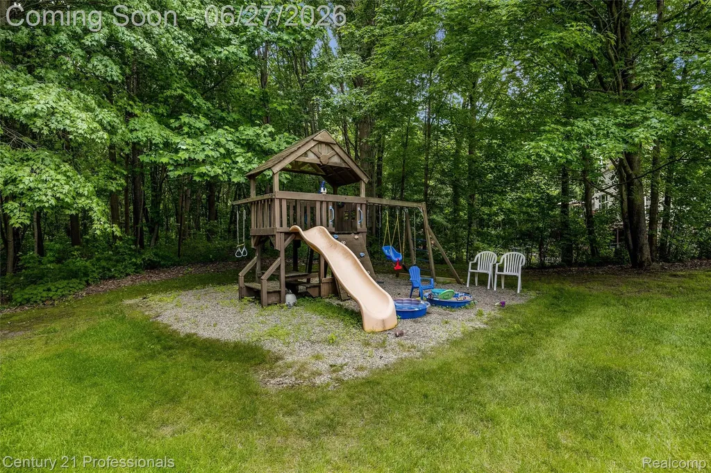 8928 Wild Iris Court Springfield Charter Township MI 48350
