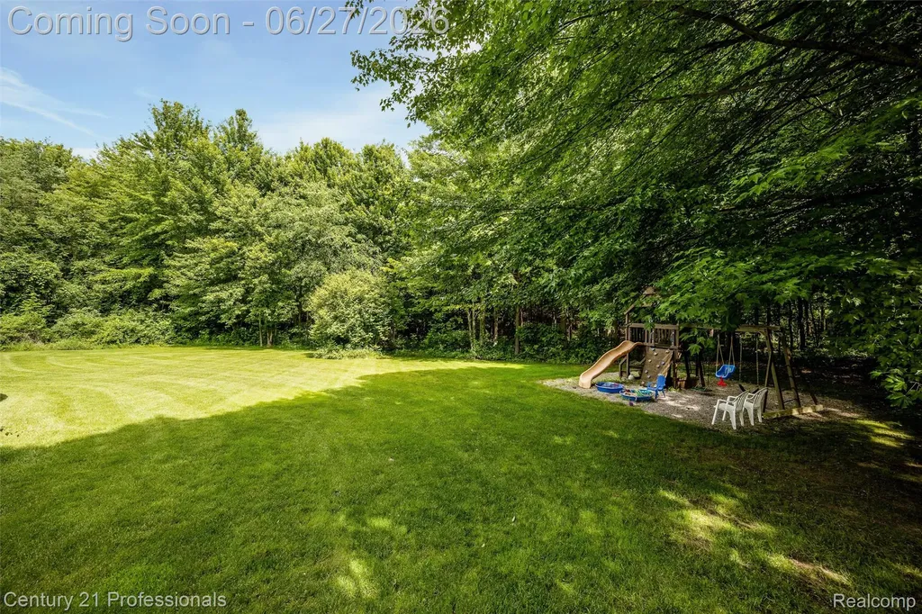 8928 Wild Iris Court Springfield Charter Township MI 48350