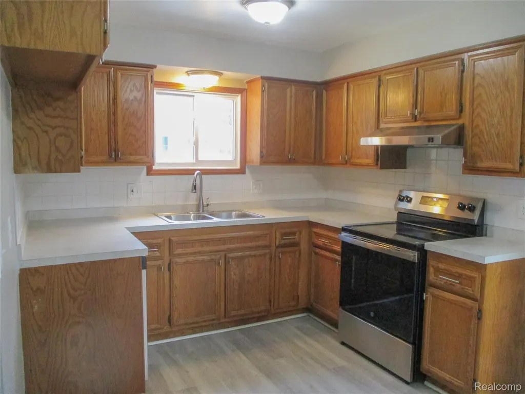 23777 Piper Avenue Eastpointe City MI 48021