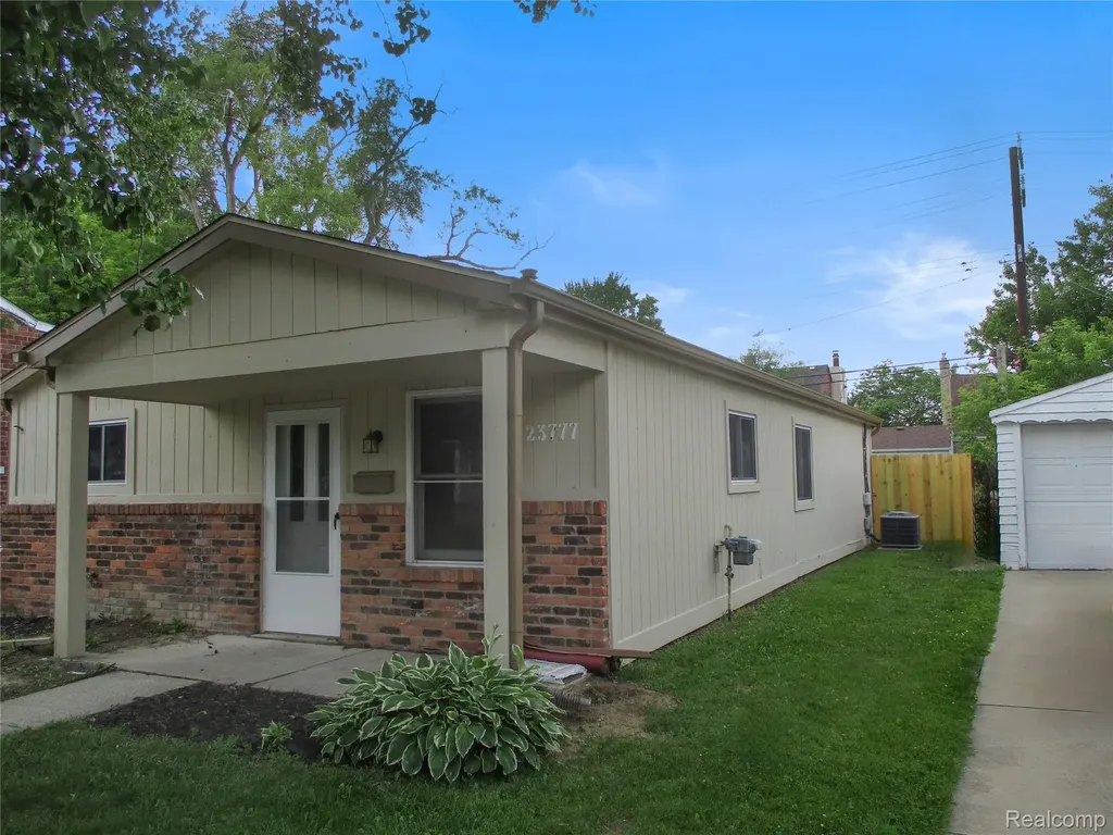 23777 Piper Avenue Eastpointe City MI 48021