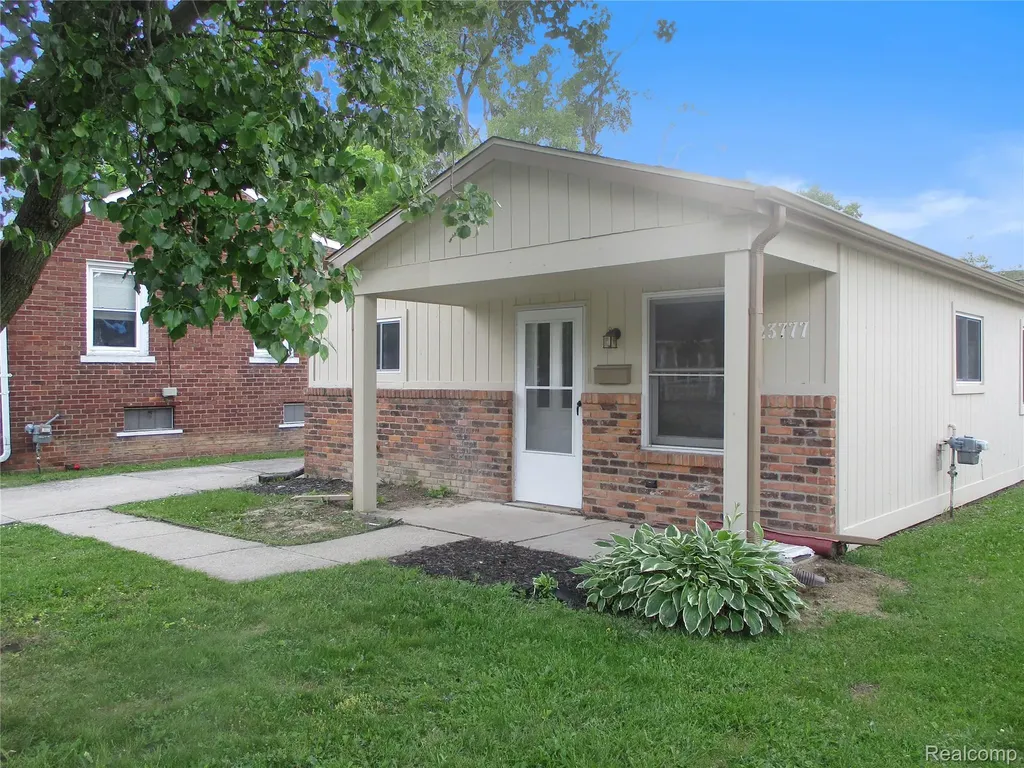 23777 Piper Avenue Eastpointe City MI 48021
