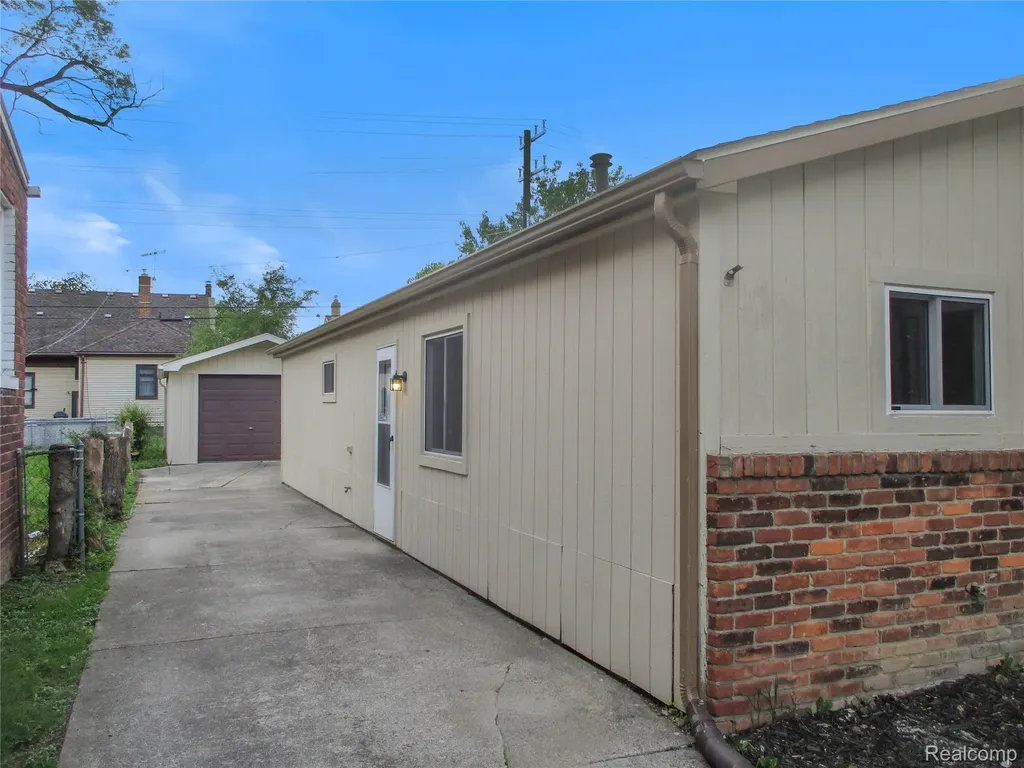 23777 Piper Avenue Eastpointe City MI 48021