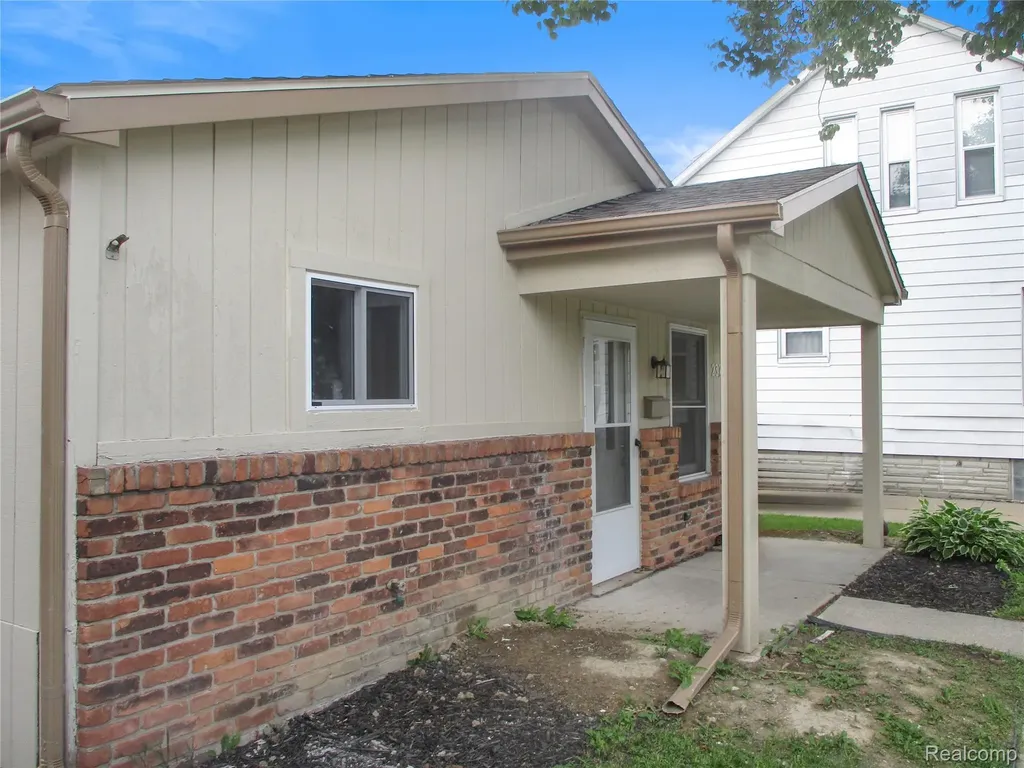 23777 Piper Avenue Eastpointe City MI 48021
