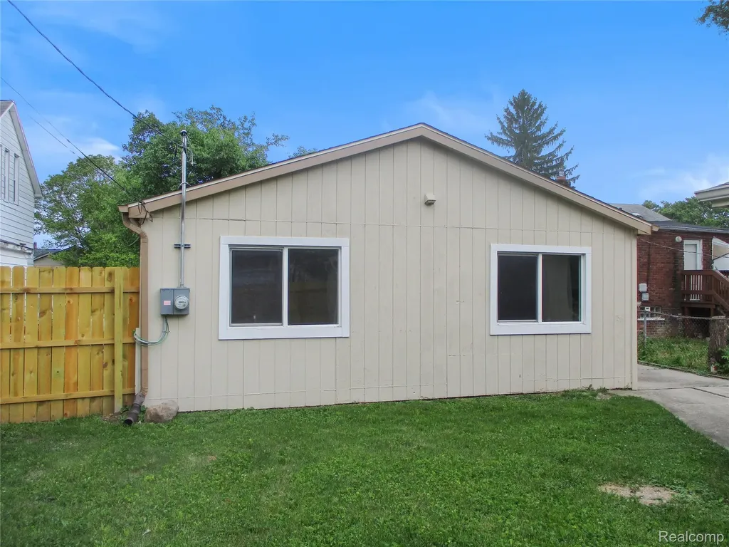 23777 Piper Avenue Eastpointe City MI 48021