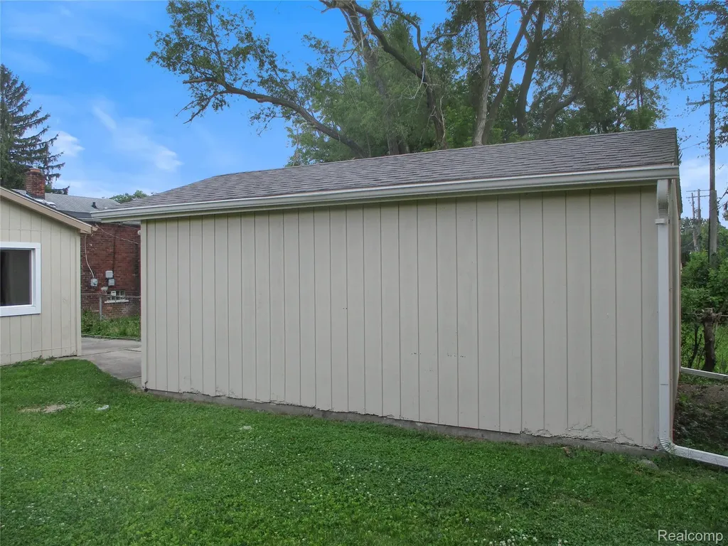 23777 Piper Avenue Eastpointe City MI 48021