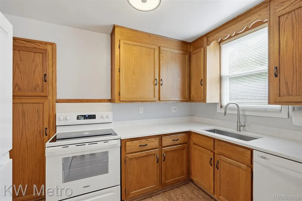 634 E Lewiston Avenue Ferndale City MI 48220