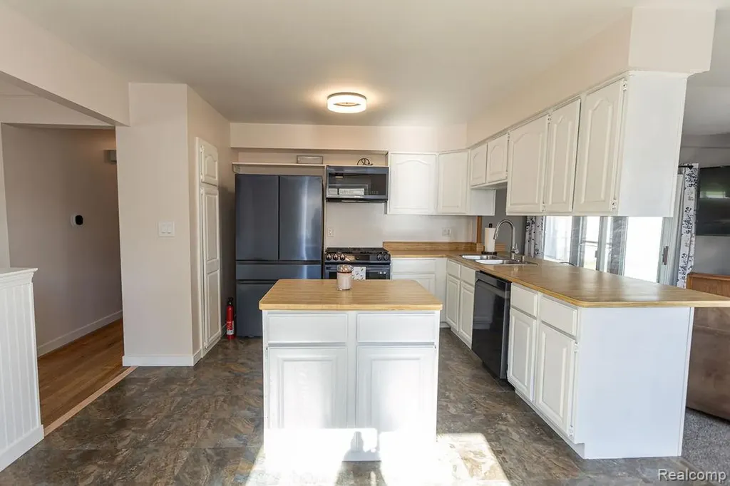 15270 Cambridge Drive Fraser City MI 48026