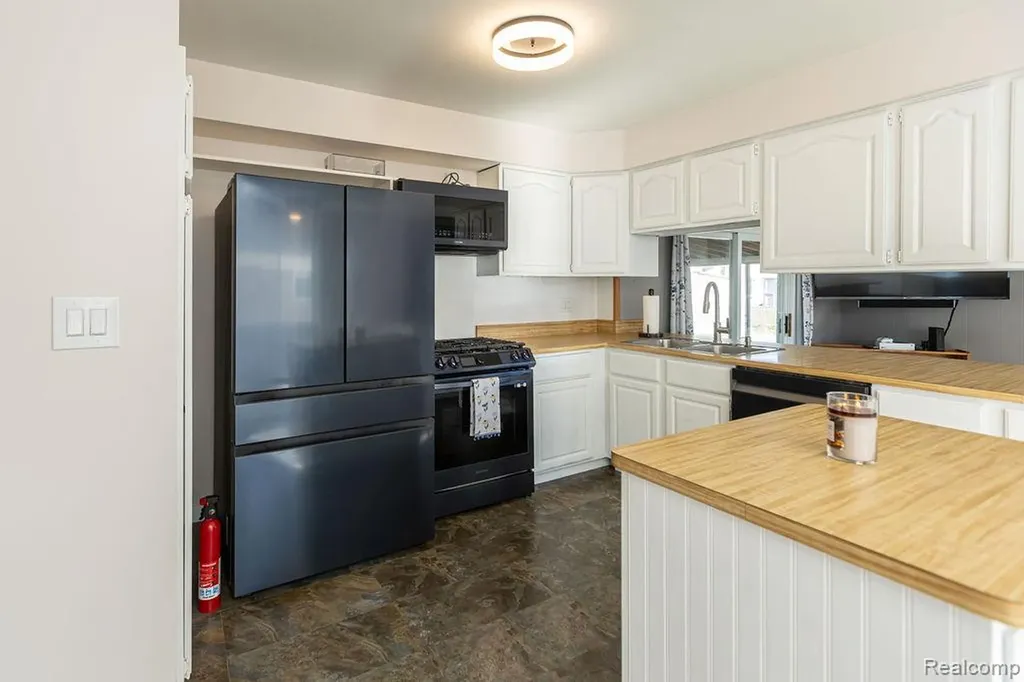 15270 Cambridge Drive Fraser City MI 48026