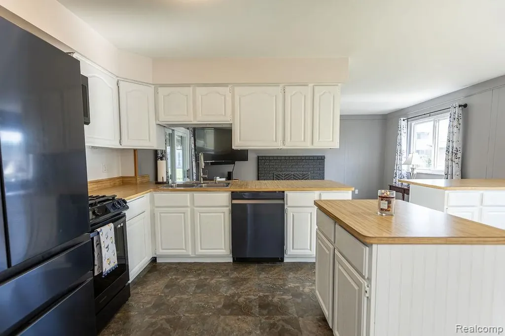 15270 Cambridge Drive Fraser City MI 48026