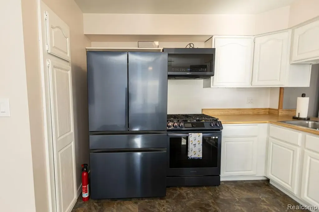 15270 Cambridge Drive Fraser City MI 48026