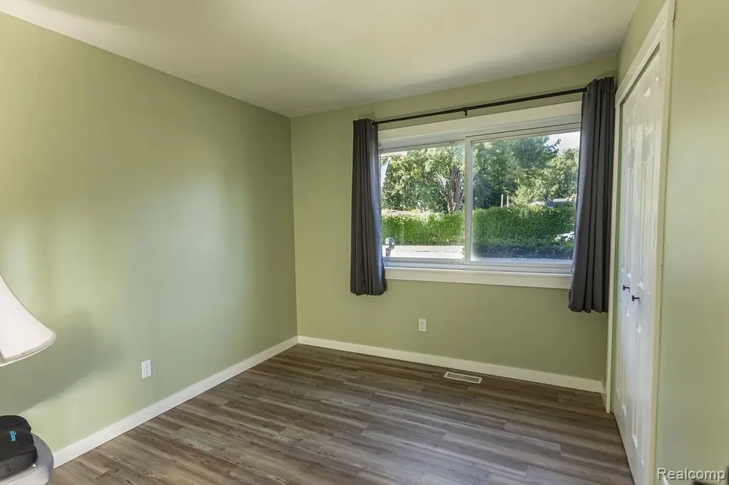 15270 Cambridge Drive Fraser City MI 48026